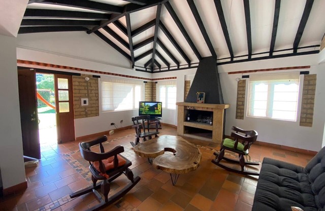 Cabaña Campestre con Zona de Camping y Parqueadero, Familiar y Acogedora