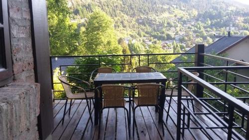 Cabaña con parrilla y 2 baños completos - AlquilaMiCasa