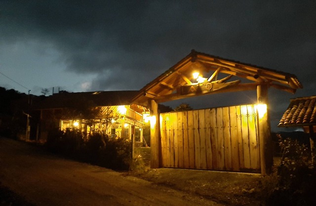 Cabaña LATO, en medio de la Naturaleza, con senderismo y atractivos naturales