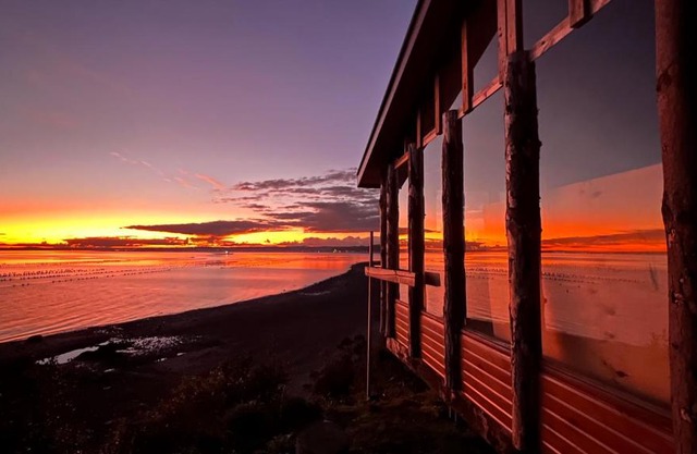Cabaña para 3 un ambiente orilla de playa Patagonia carretera Austral