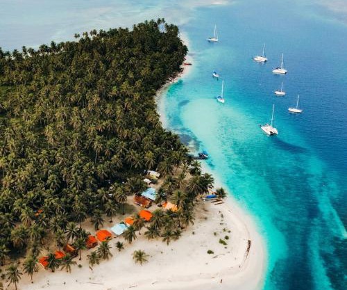 Cabaña Romantica frente al mar de isla Chichime Guna Yala