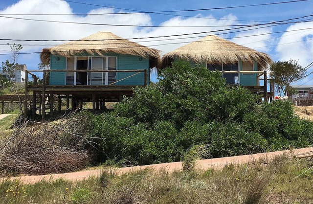 Cabaña de playa con vista al mar en Punta del Diablo