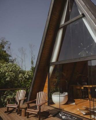 Cabana romântica com hidromassagem próx ao centro.