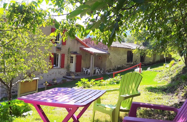 "CABANASSE 6 pers SEULS OCCUPANTS Options: SPA and SALLE sports