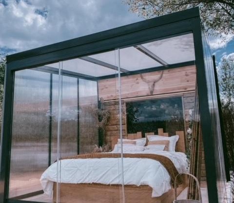 Cabane au style scandinave et son bain nordique