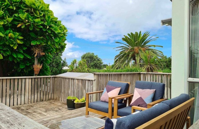 Cabbage Tree Beach House - Summer or Winter Haven
