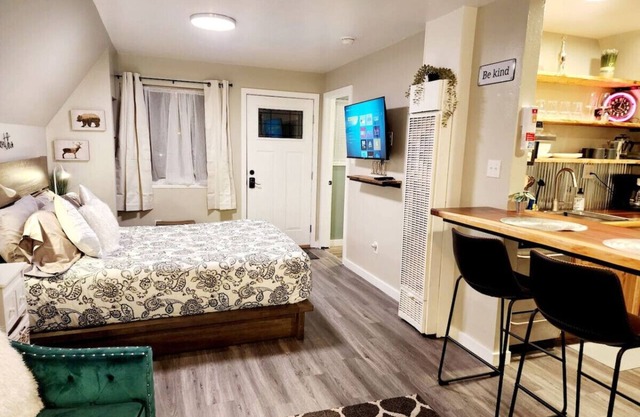 Cabin 16 *NEW! Luxury w/Kitchen
