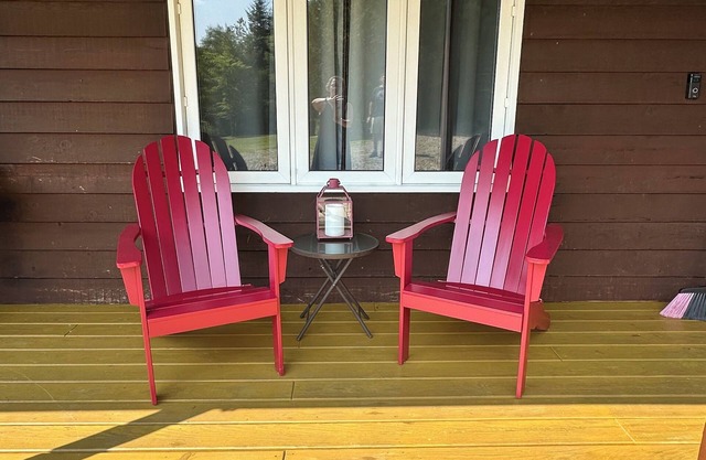 Cabin - 4 miles from Holiday Valley. Peaceful setting with hot tub.