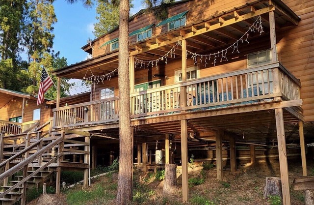 Cabin #4 on Lake Livingston, Onalaska, Texas