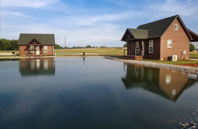 Cabin A by the Pond - King Bed - Swimming Pool