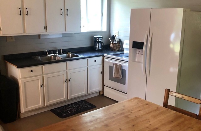 Cabin close to trails. Excellent location.