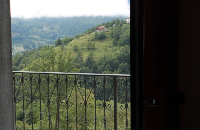 Cabin 'Del Bosco' with Mountain View, Private Terrace and Wi-Fi