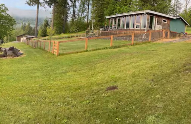 Cabin has 2 king beds but room for 6 to 8 with your cots or air mattresses. nnn