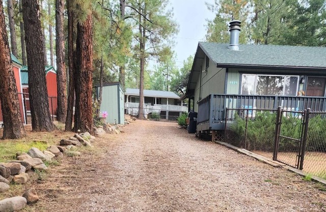Cabin in Strawberry Cool for Summer. Warm for Winter. Pine trees, Elk, and Relax