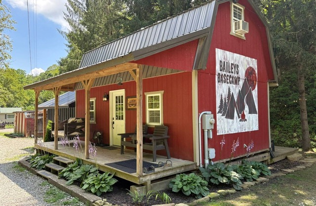 Cabin in Wayne National Forest with ride in/out access to Baileys Trail System
