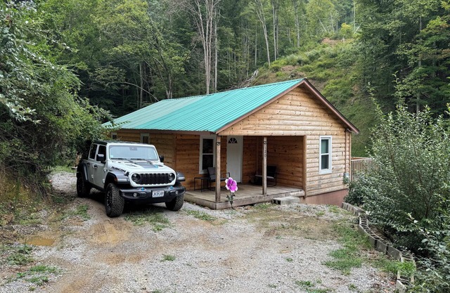 Cabin just minute's from both ATV parks and Elk hunting. ATV wonderland.