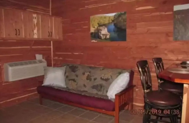 Cabin near OHV/ATV trailheads and the Mulberry River at Cass Arkansas. Save 10% per day when booked 5 days or more.
