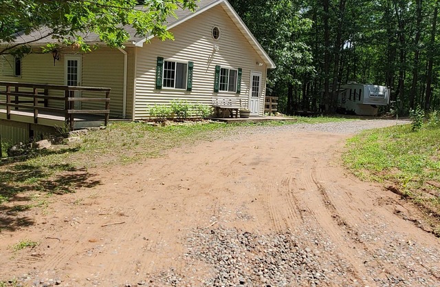 Cabin on a small lake, remote feeling, close to Duluth, ATV Snowmobile hiking