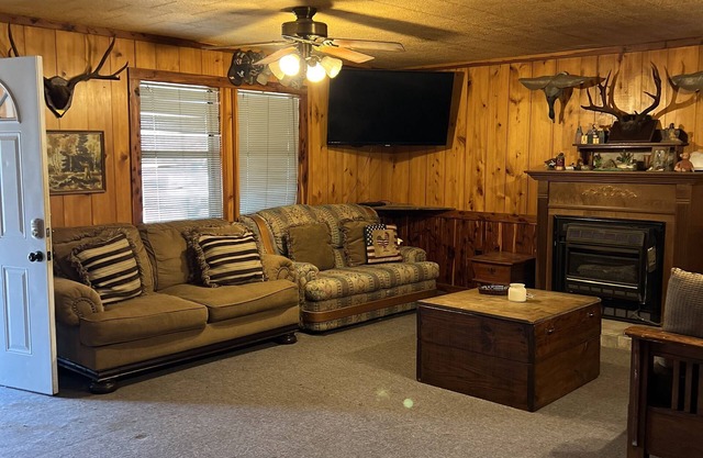 Cabin that sits on 3 acres that joins Shirey Bay Rainey Brake WMA.