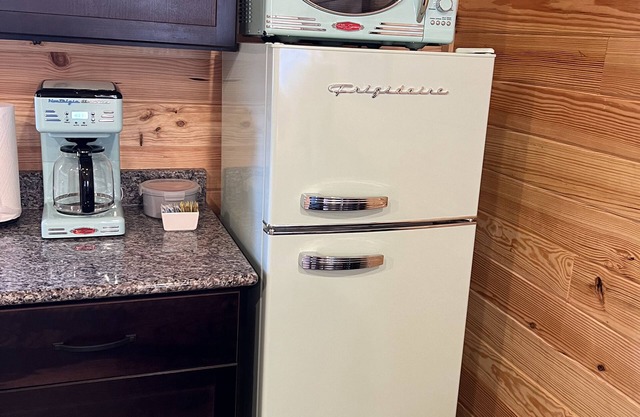 Cabin Unit 5 of 6 with AC and WiFi in serene Paige