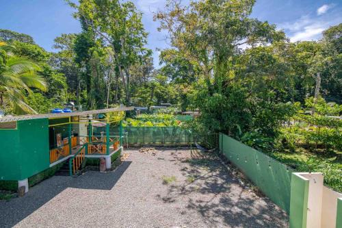 Cabina Guatusa, 3Min from the Beach! Playa Chiquita