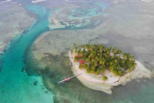 Cabins over the sea of Guna Yala Yansailadub