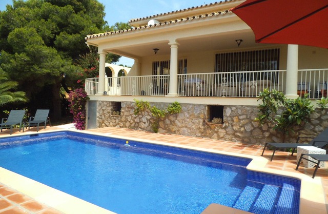 CABOPINO GOLF VILLA & POOL 15 MINS WALK TO PORT/ANDYS BEACH/BARS/RESTAURANTS
