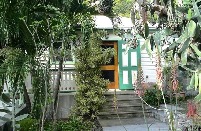 Cactus Flower Cottage - a Charming Quiet Retreat with Ocean View