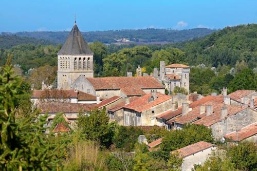 Cadre idyllique sur 1ha de parc, en centre de village - Classé par la Fondation de France