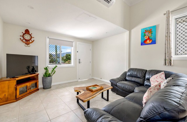 Cairns Central Walking Distance Upstairs