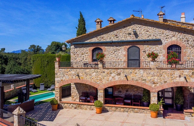 CAL BISBE - Rural House with pool - calm and country tranquility.