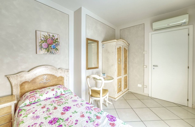 Calle - Single Room in Liberty Villa