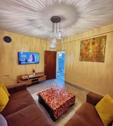 Calm Central Stay Near Beach - High-Speed WiFi, Free Parking
