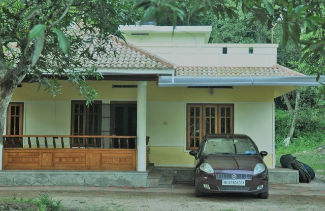 Calm, Lake-facing, Clean Villa/Rooms
