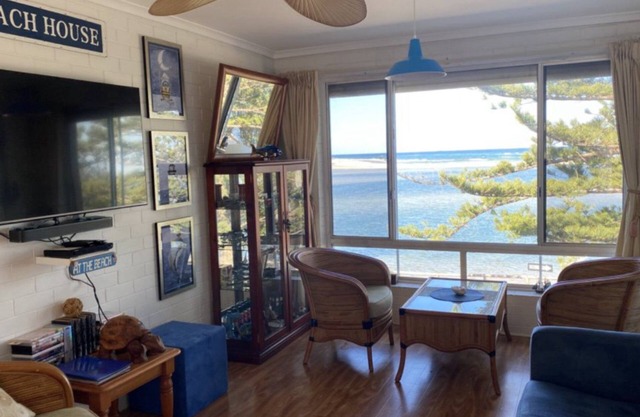 Calm Waters Unit 11 - Stunning waterfront views of Pumicestone Passage