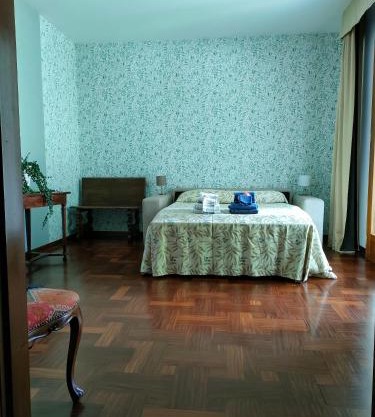Camera floreale in Villa Miani