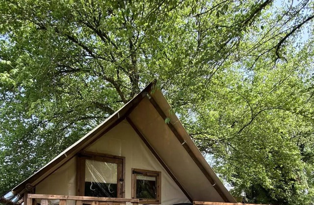Camping Canal de Berry *** - Classic Amazon Lodge on stilts 3 rooms 4 people Without sanitary facilities