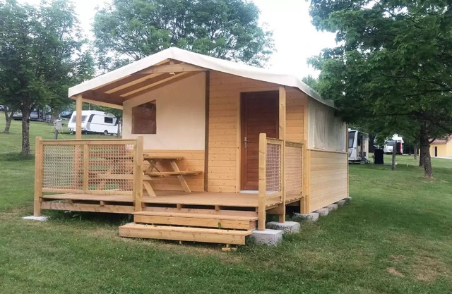 Camping Champ la Chèvre* - Lodge Rando tent (without sanitary facilities) 5 people