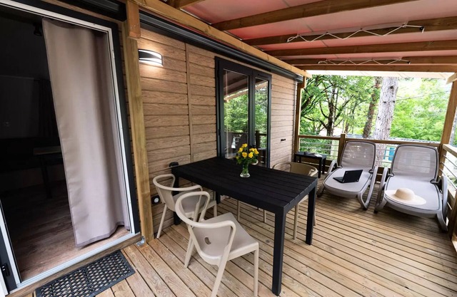 Camping La Pinède* - Mobile Home Experience 3 rooms 4 people Air-conditioned