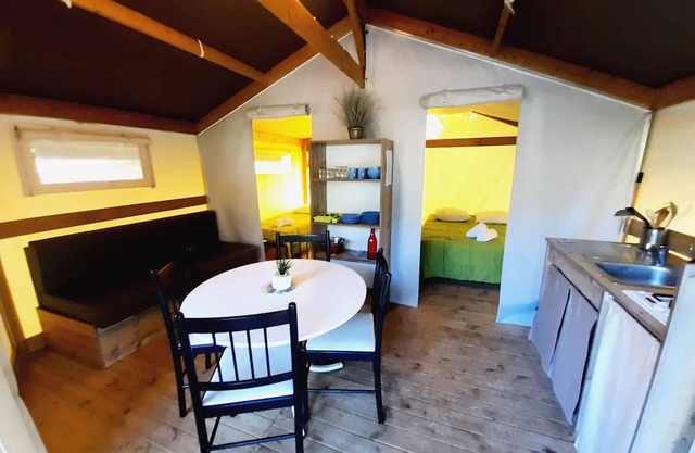 Camping La Venise Verte * - Ecolodge Toile & Bois 30m² (2 bedrooms - 4 people) including covered terrace 8m² - Without toilets 4 people