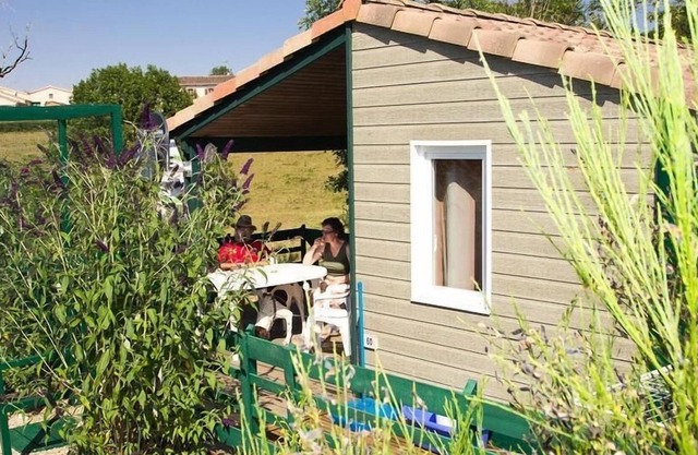 Camping Les Monts d'Albi**** - Chalet Bastida 3 Rooms 4 People
