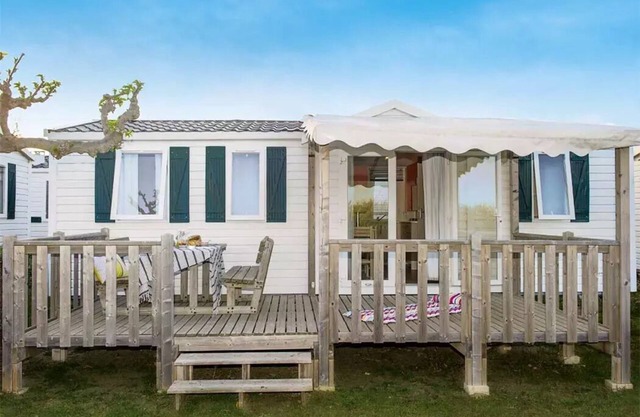 Campsite Domaine des Tours* - Mobil-home Classic 4 rooms 6 people