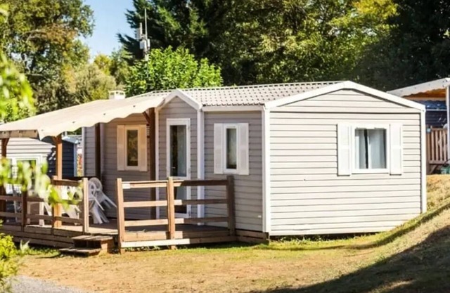 Campsite Le Val d'Ussel * - Classic 3-room mobile home for 4 people