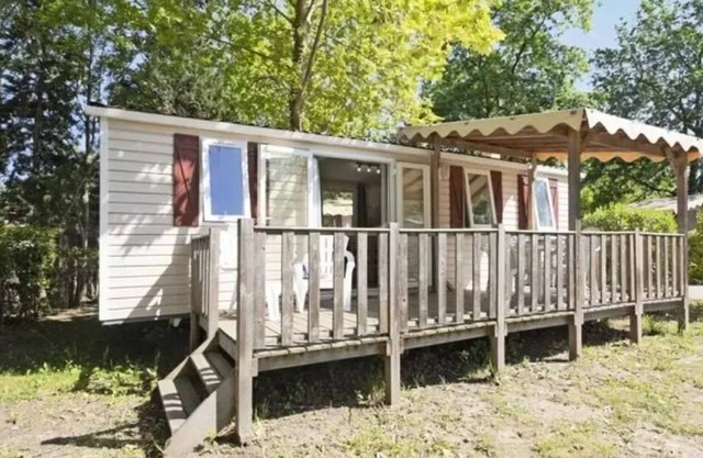 Campsite Le Val d'Ussel * - Classic 3-room mobile home for 6 people
