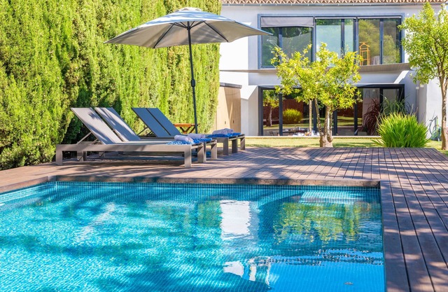 CAN CABRIT - Modern villa with private pool at the foot of the mountain. Free WiFi
