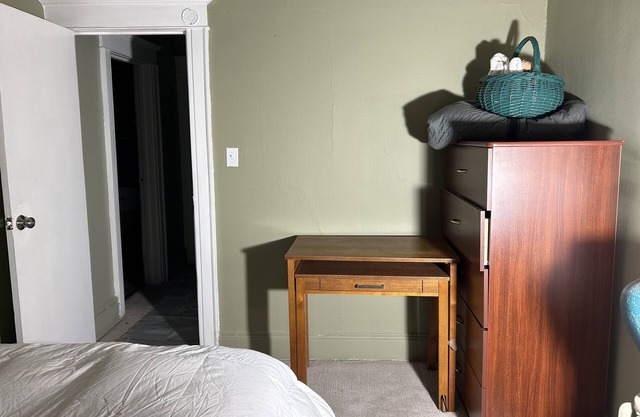 Can easily sleep a large group of 15 guests 2 minutes to public transportation