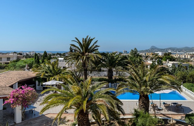 CAN RAVI, Villa. Ibiza. Charming villa on the bay of San Antonio