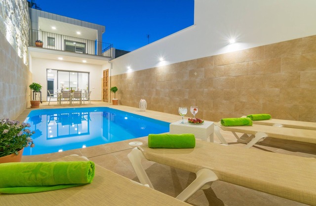 CAN SERRA -Modern townhouse with private pool. Free WiFi