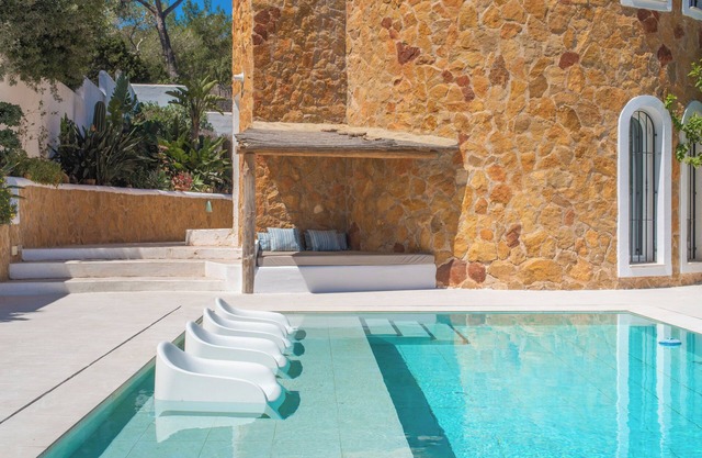 Can Siroco. Holiday villa with sea views in Port des Torrent. Ibiza