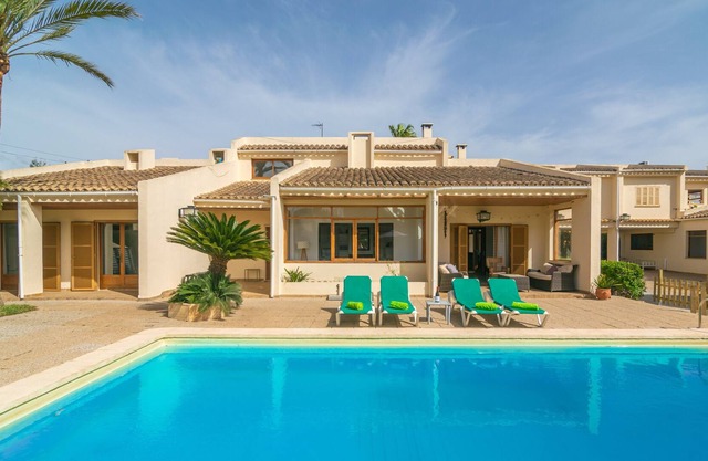 CAN TIBELA - Charming house with private pool and free WiFi.